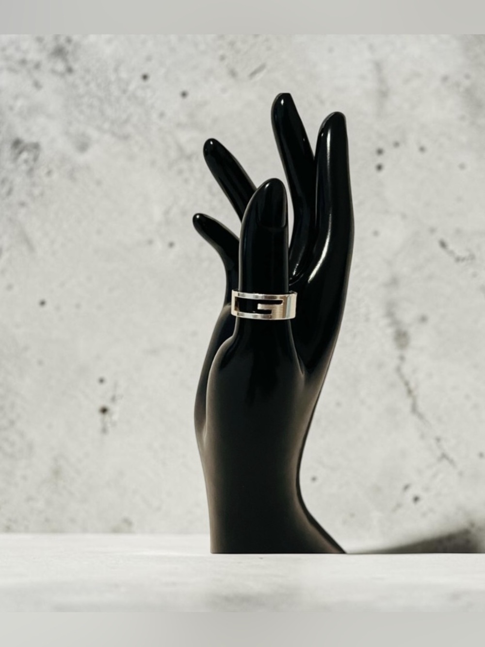 Gucci Cutout G Silver Ring - Picture 7 of 11